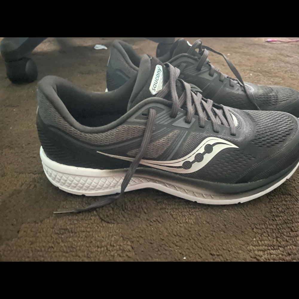Saucony Black/Grey. Great running shoes.
